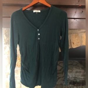 long sleeve maternity top with stretch.